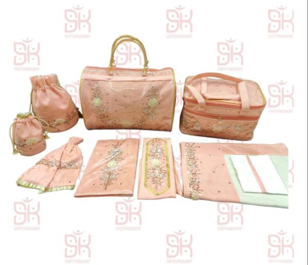 SAMYAG JAIN UPKARAN BHANDAR PRESENTS ZARDOZI WORK SAMAYAK SET 💯 Best quality 😍Fully plastic cotted 🎁Use for gifting and Personal use 1️⃣Samayak bag 2️⃣Asthprakari bag 3️⃣Derasar batwa 4️⃣Navkarvali batwa 5️⃣Charvla cover 6️⃣Book cover 7️⃣Pooja rumal 8️⃣Katasnu 9️⃣Muppati FOR MORE DETAILS CONTACT ON 9558945109 9925748875